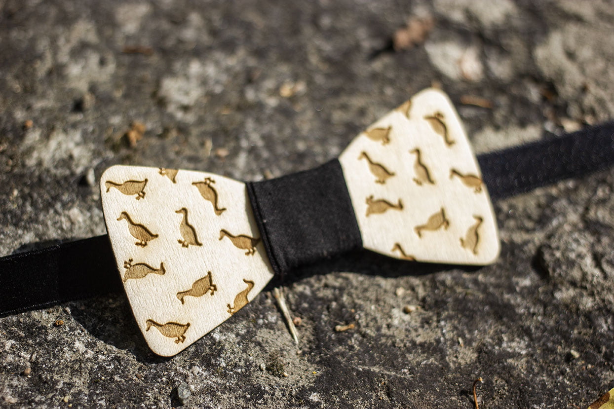 Puinen rusetti ankka