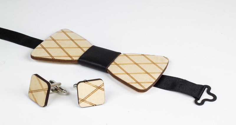 Puinen rusetti + kalvosinnapit, ruutu