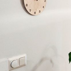 Puinen kello numeroilla