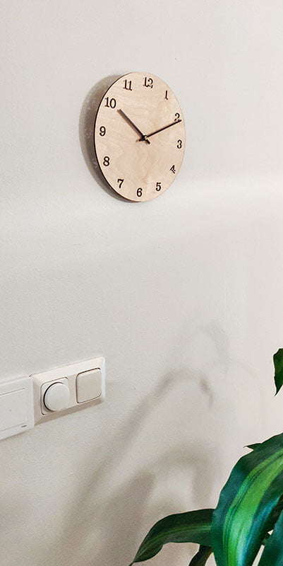 Puinen kello numeroilla