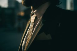 Puinen kravatti